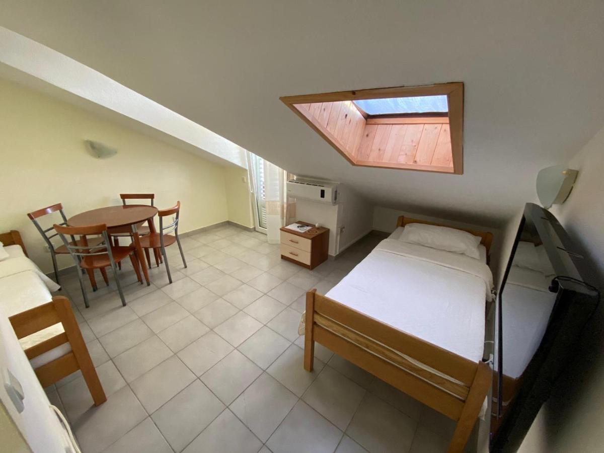 Blue Wave Apartments Turanj Bagian luar foto