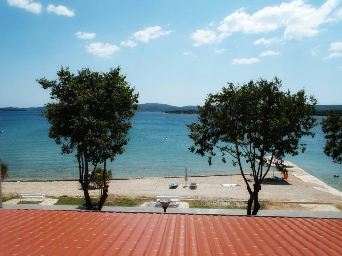 Blue Wave Apartments Turanj Bagian luar foto